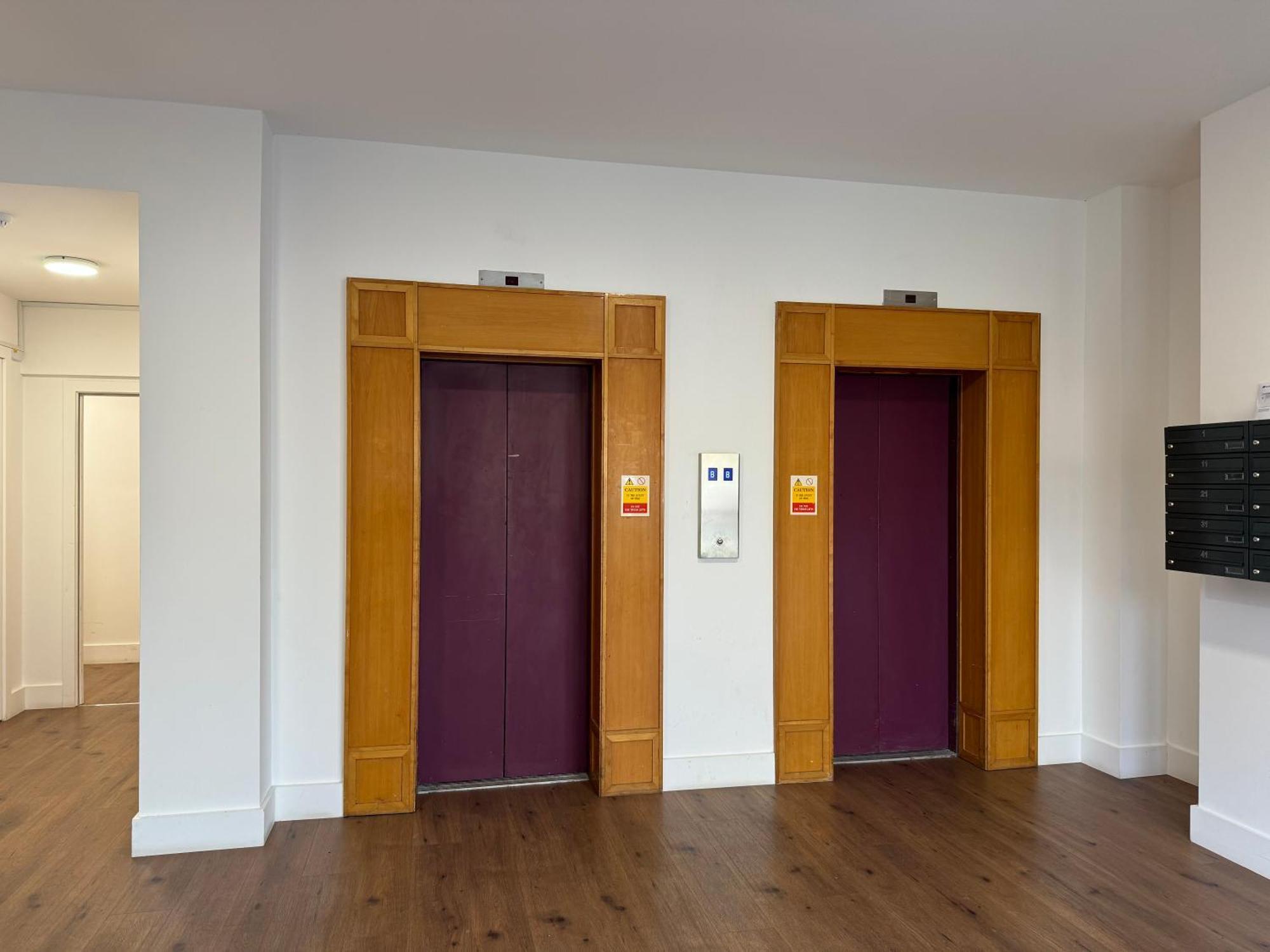 Elegant One Bedroom Apartment Swindon Exterior photo